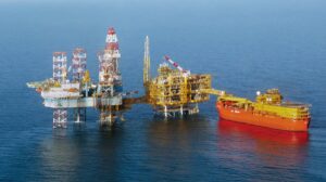 Platform pengeboran lepas pantai dengan aktivitas intervensi sumur